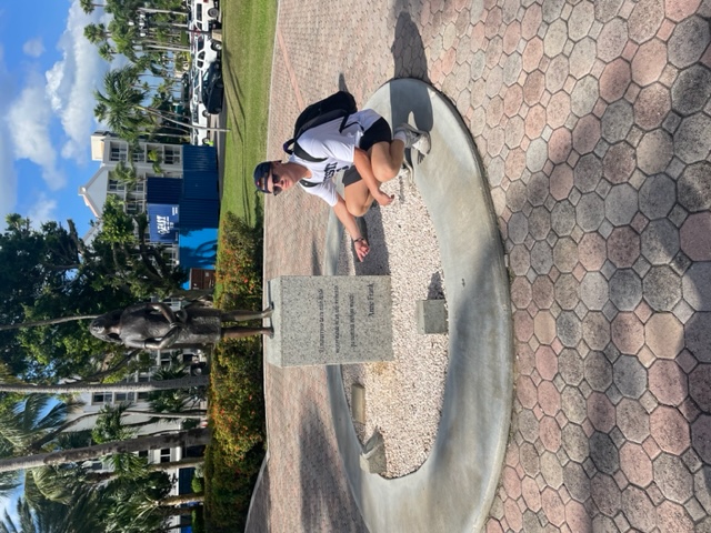 ann frank statue