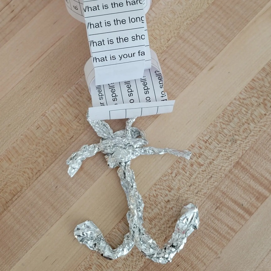 paper chain with anchor