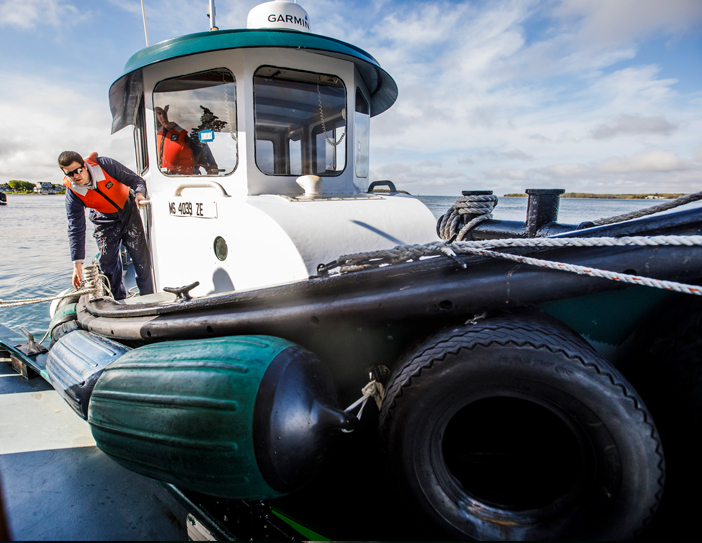 mini tug boat