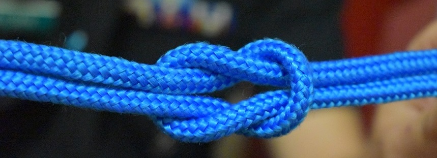 square knot in blue line