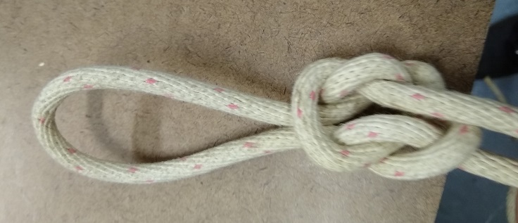 knot with white line